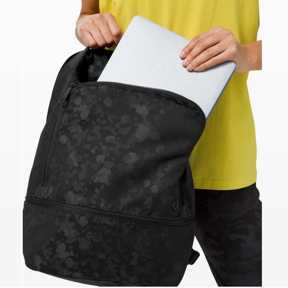 Lululemon City Adventurer Backpack *17L
Fragment Camo Jacquard Black Deep Coal - Picture 4 of 12